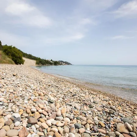Spacious Seafront Villa, Ideal For Secluded Relaxation Holiday home