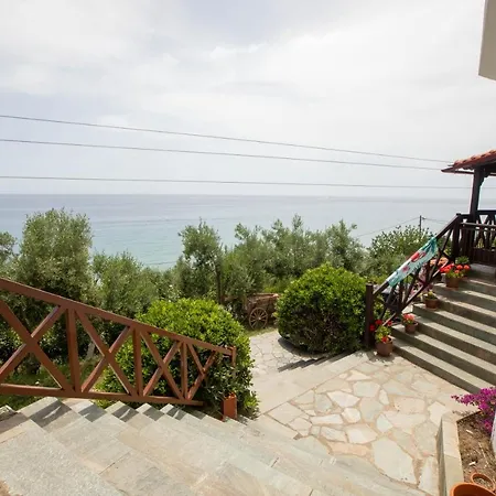 Holiday home Spacious Seafront Villa, Ideal For Secluded Relaxation *