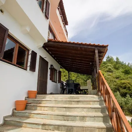 Spacious Seafront Villa, Ideal For Secluded Relaxation