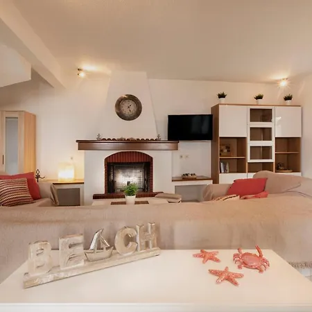 Holiday home Spacious Seafront Villa, Ideal For Secluded Relaxation