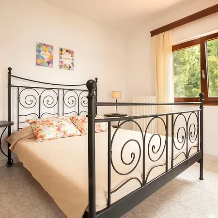 Spacious Seafront Villa, Ideal For Secluded Relaxation Holiday home