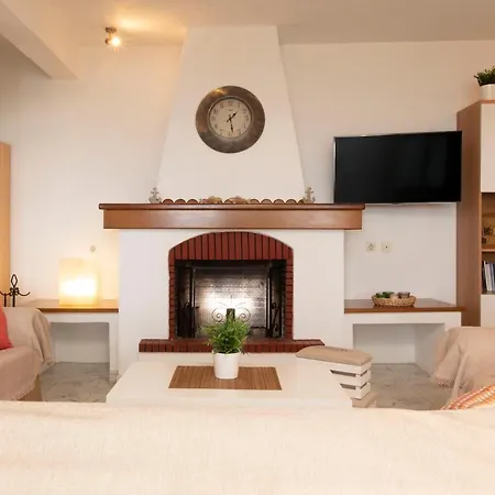 Spacious Seafront Villa, Ideal For Secluded Relaxation
