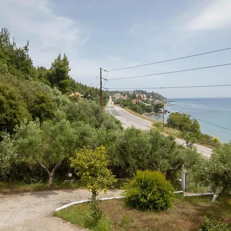 Spacious Seafront Villa, Ideal For Secluded Relaxation Holiday home